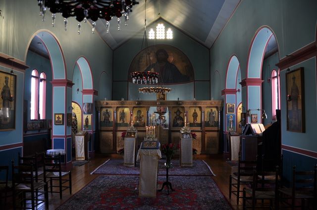 The iconostasis with the Kursk Root icon