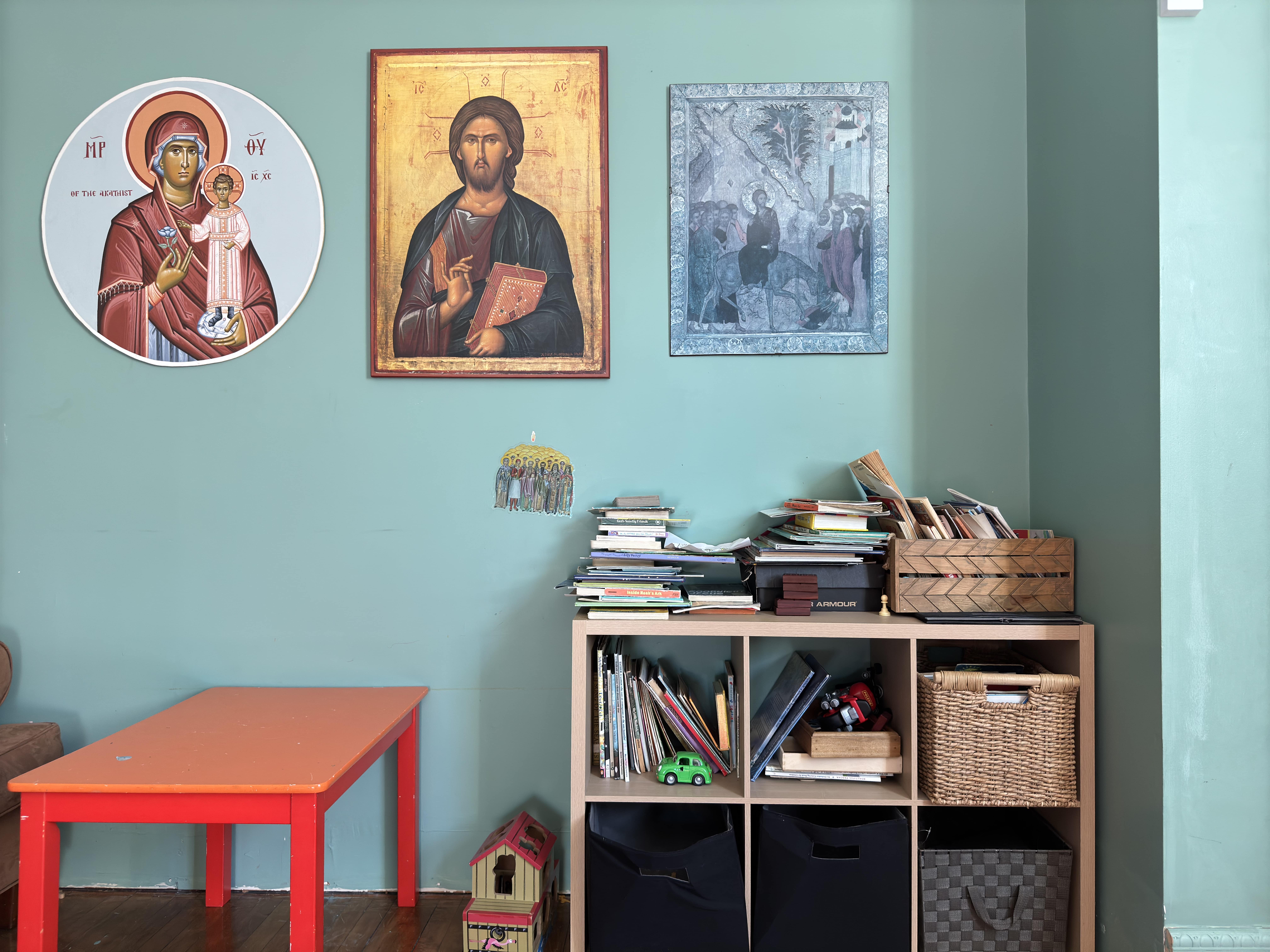 Icons of Jesus and the Theotokos.