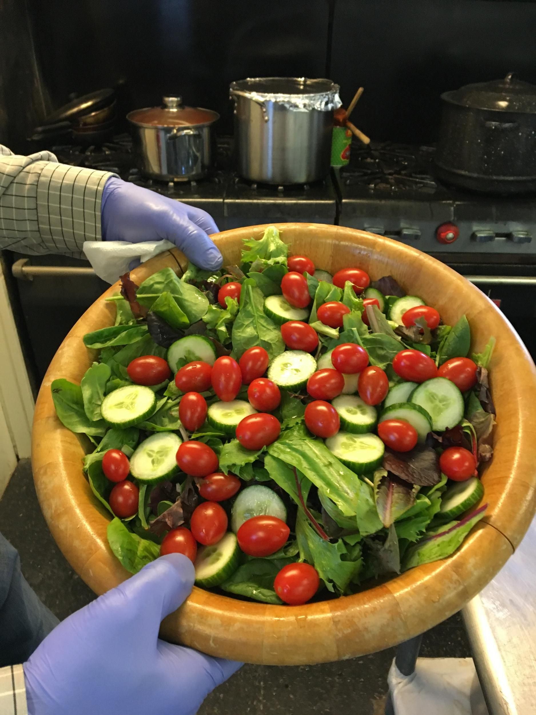Gordon College meal prep in the kitchen 4