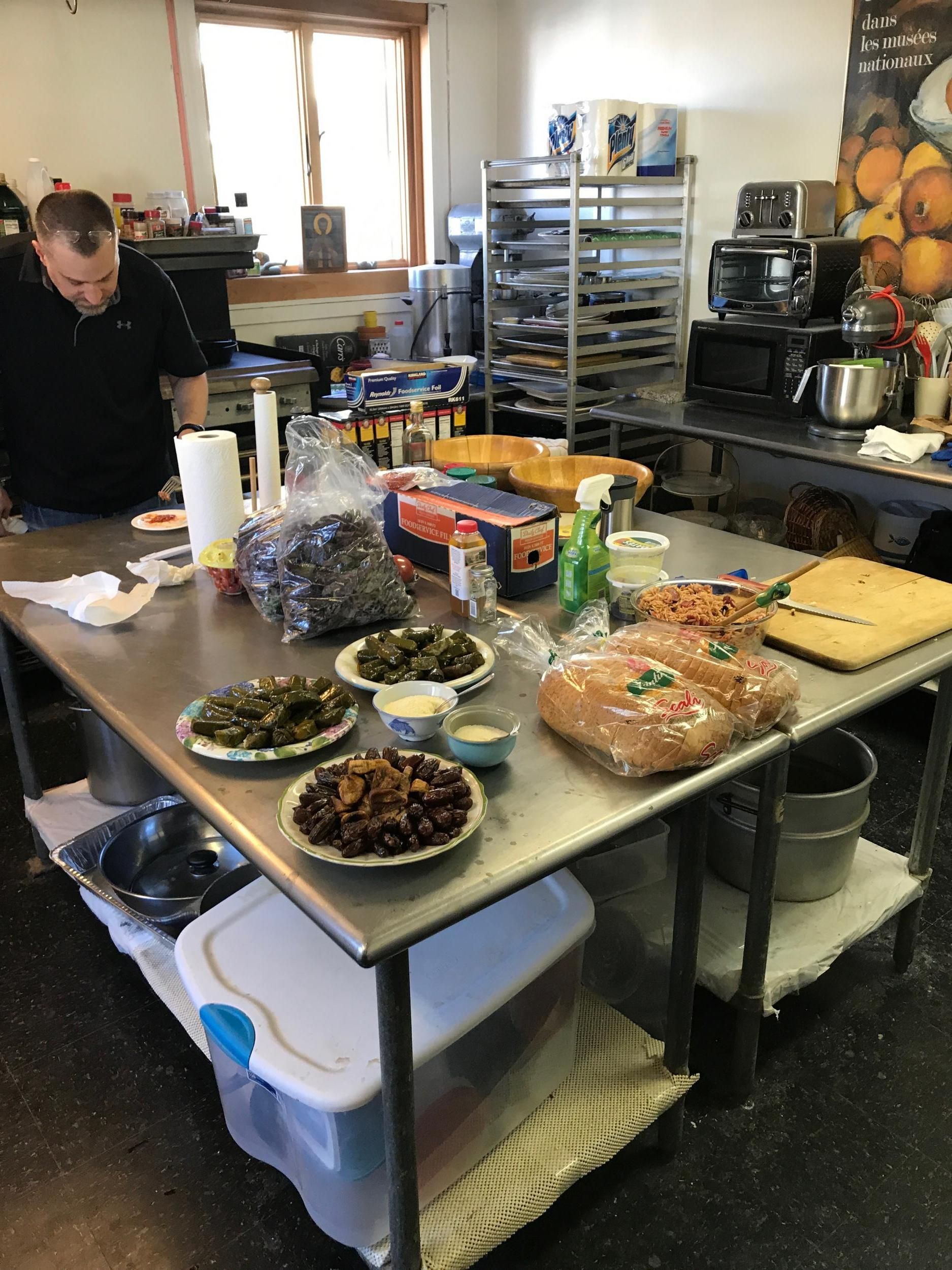 Gordon College meal prep in the kitchen