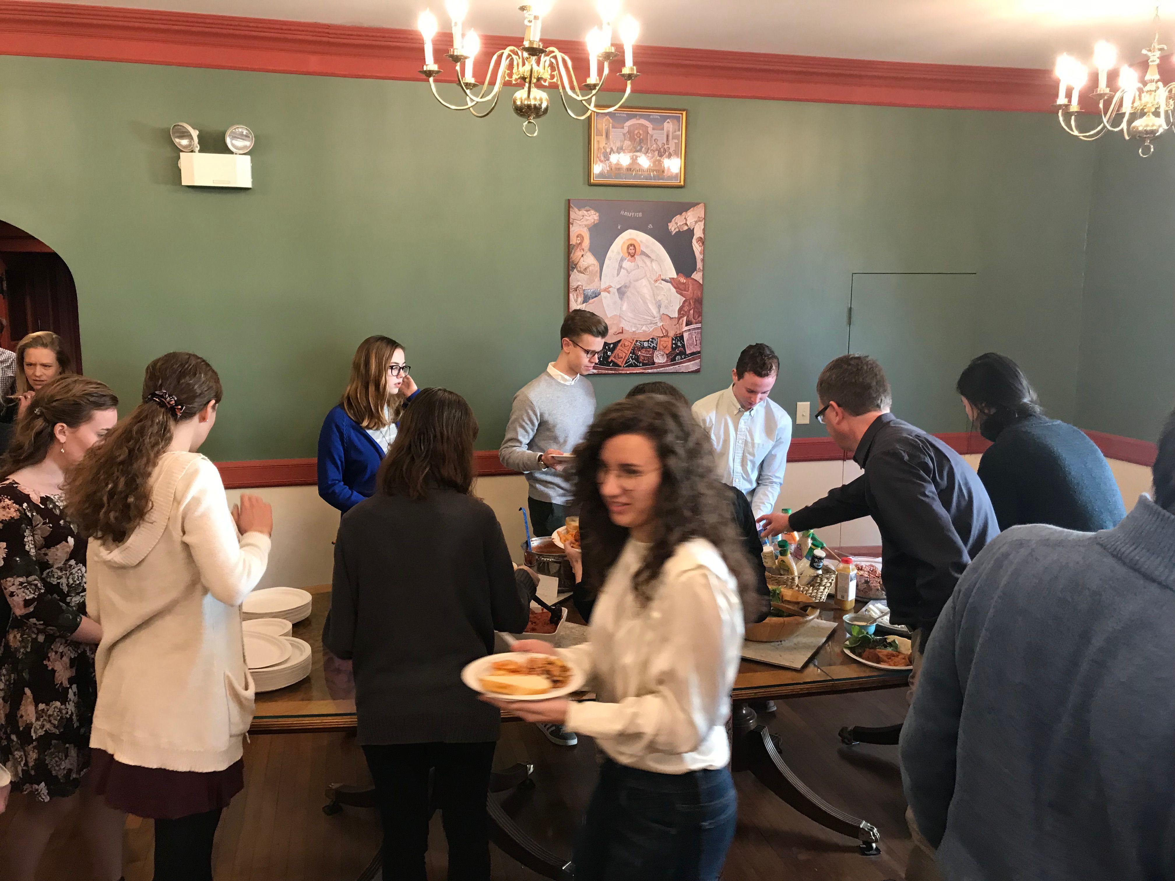 Gordon College students in dining hall 9