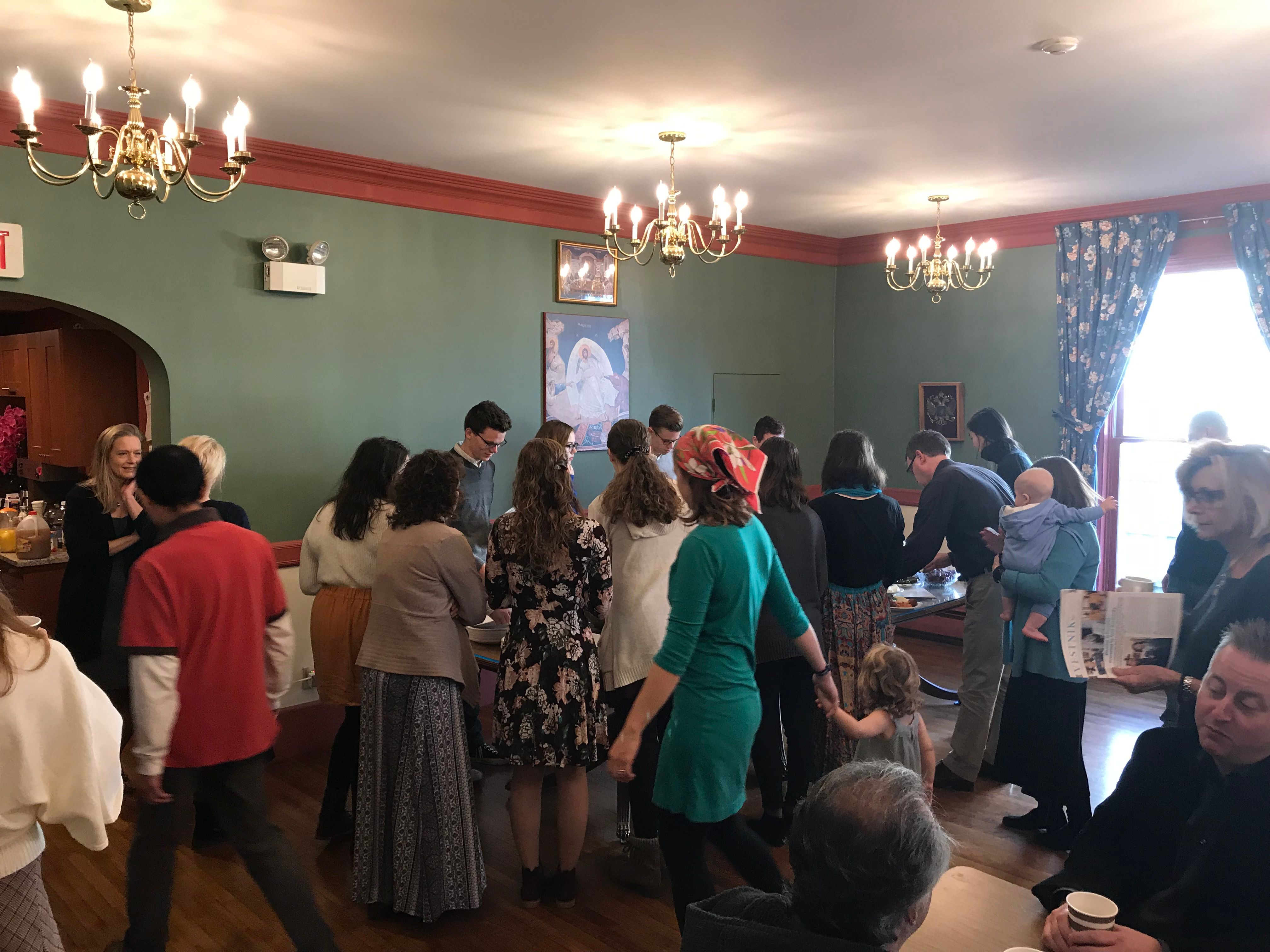 Gordon College students in dining hall 5