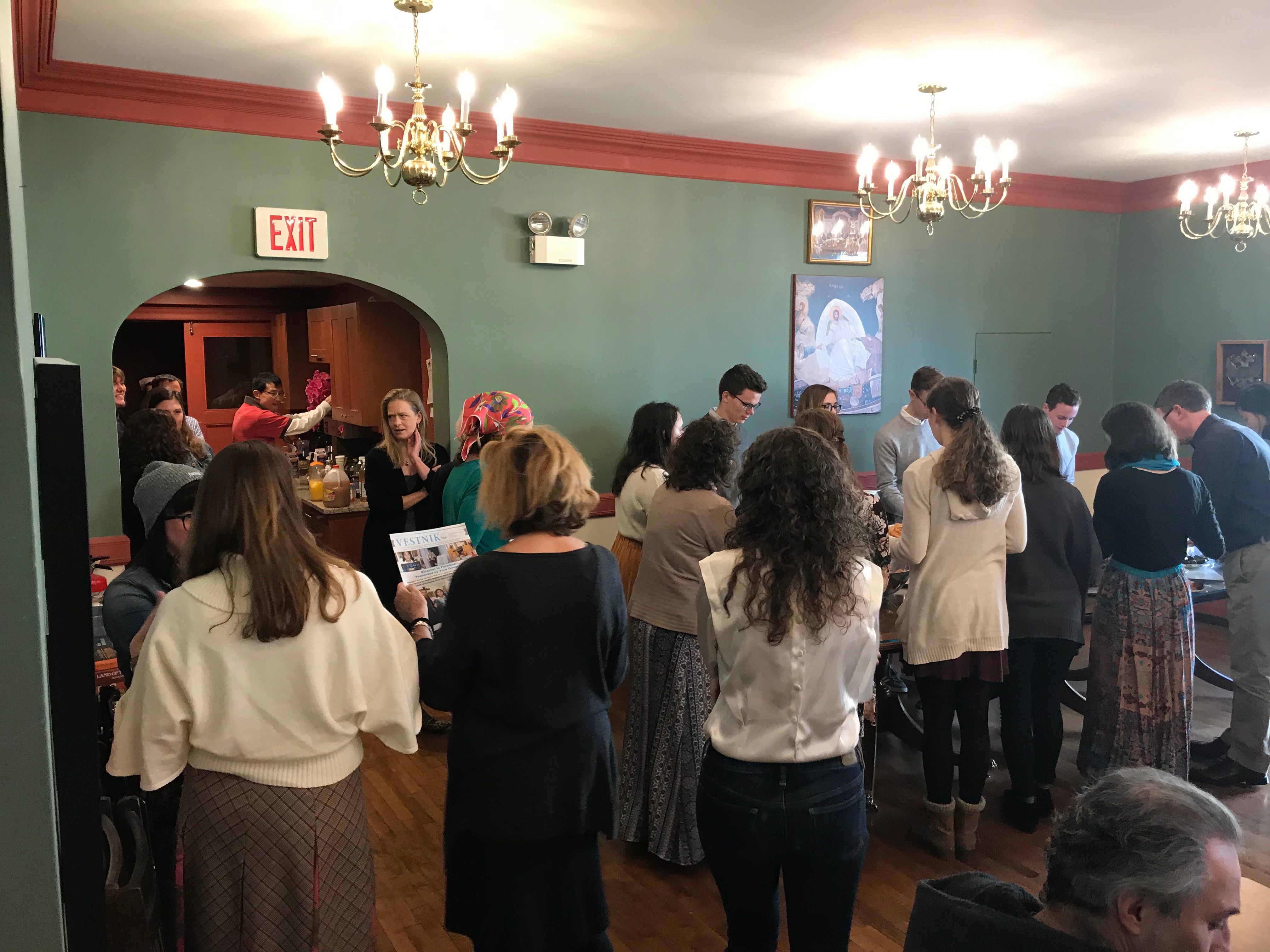 Gordon College students in dining hall 7