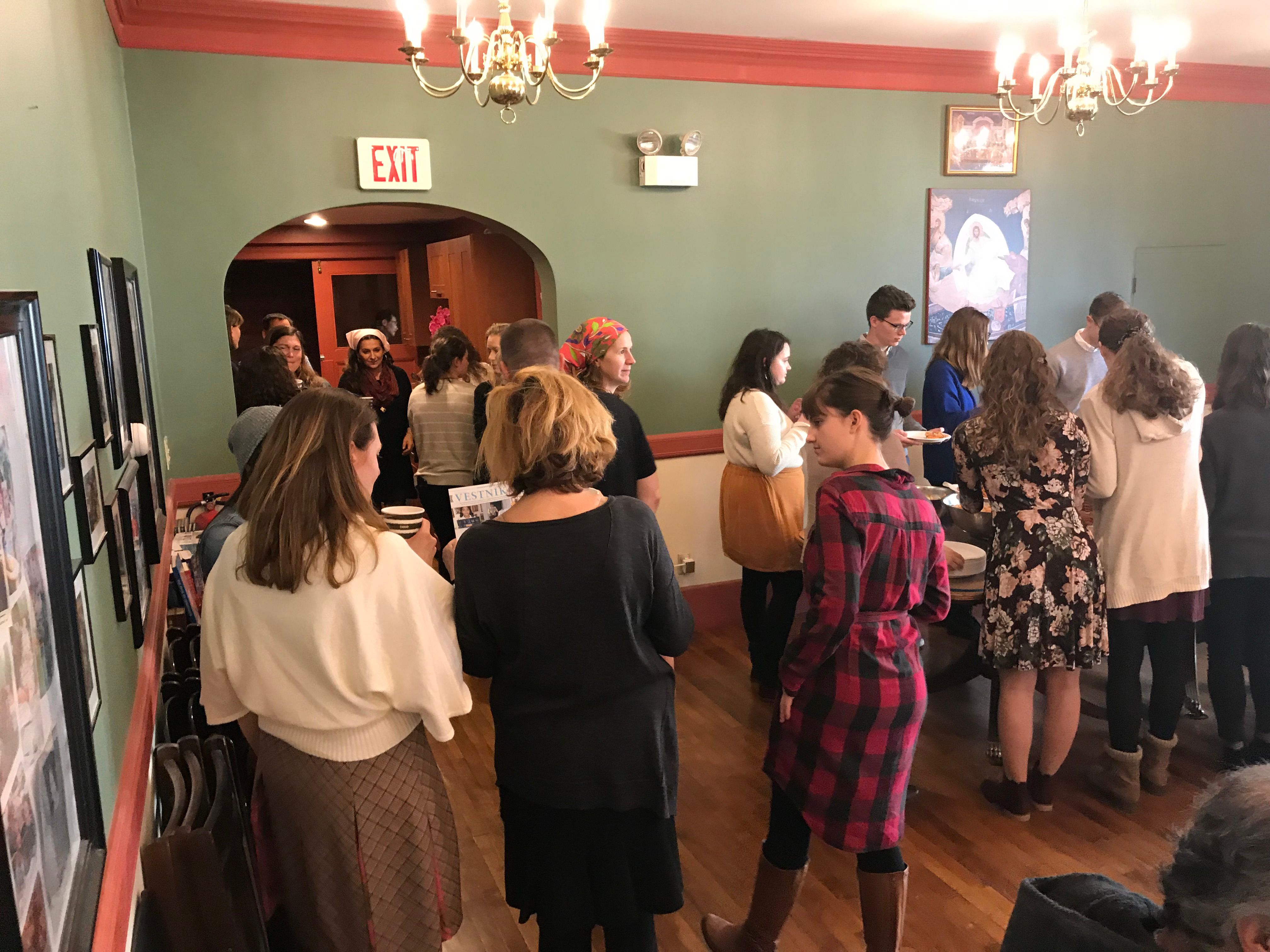 Gordon College students in dining hall 3