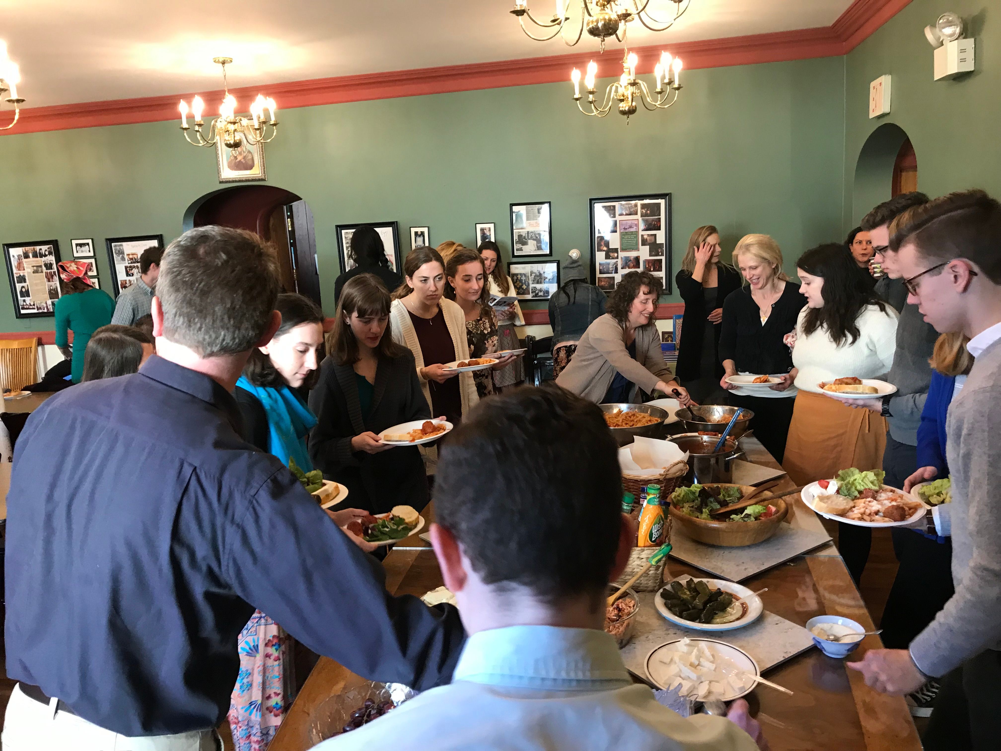 Gordon College students in dining hall 2
